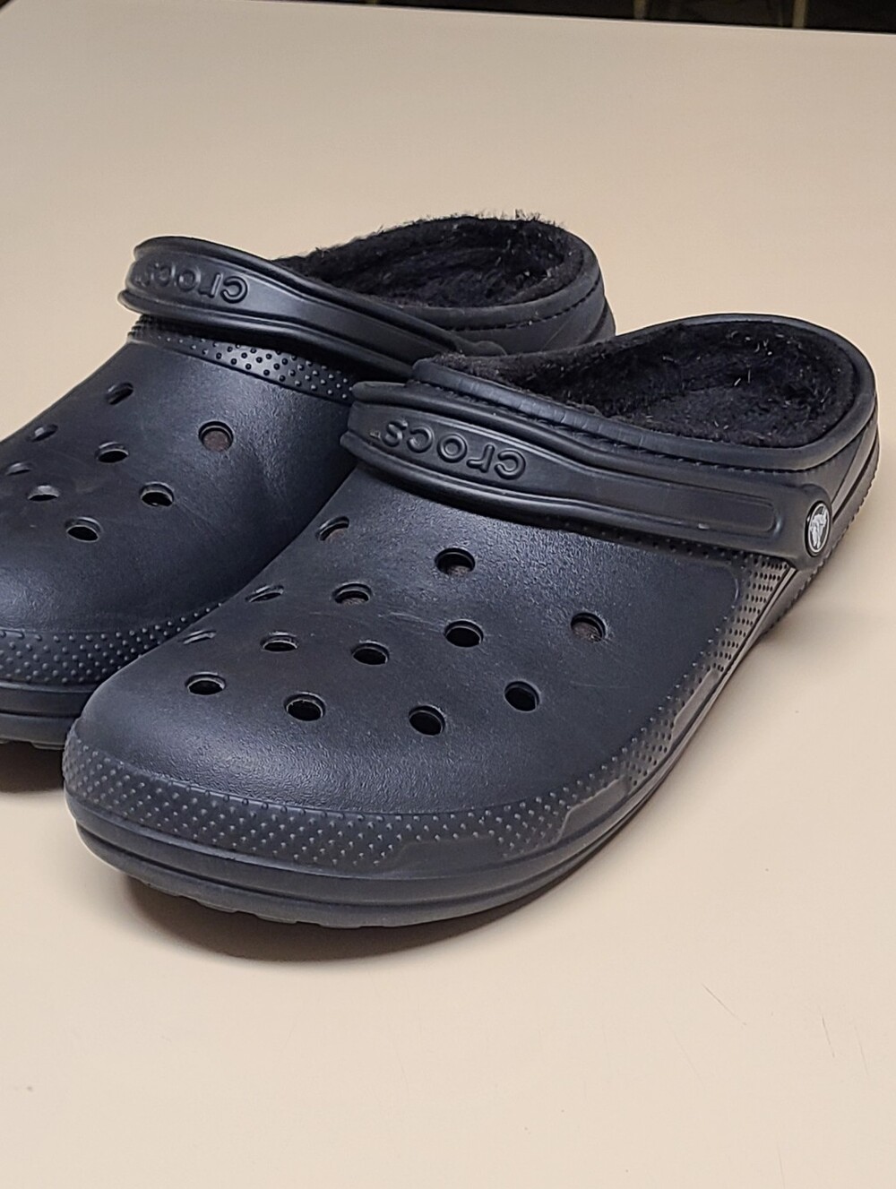 Crocs Classic faux fur lined slip on clog sandals size 13